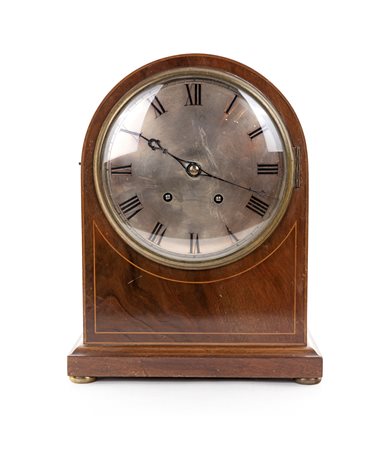 Orologio da tavolo in legno, inizi del XX secolo con cassa in forma di...