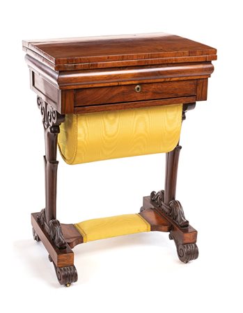 Tavolino da lavoro e da gioco, fine del XIX secolo piano a libretto girevole...