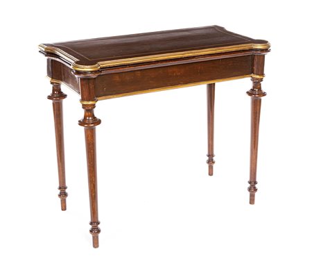 Tavolino da gioco in mogano con finiture in bronzo dorato, Francia, XIX...