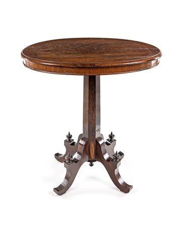 Tavolino in palissandro, fine del XIX secolo con piano ovale sorretto da un...