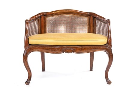 Divanetto in noce e paglia di Vienna, fine del XIX secolo schienale...