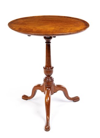 Tavolino in legno di frutto, Inghilterra, prima metà del XIX secolo con piano...