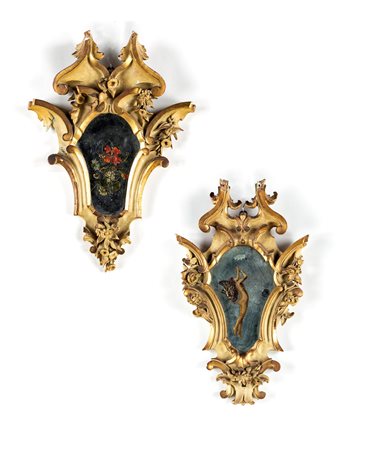 Due specchierine in legno dorato, XVIII e XIX secolo con cornici di...