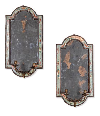 Coppia di specchierine in legno laccato azzurro, Marche, inizi del XIX secolo...