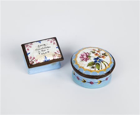  
Due tabacchiere in rame smaltato, Inghilterra, XVIII/XIX secolo 
 cm 2,5x4x2,8 e cm 2,5x4,5