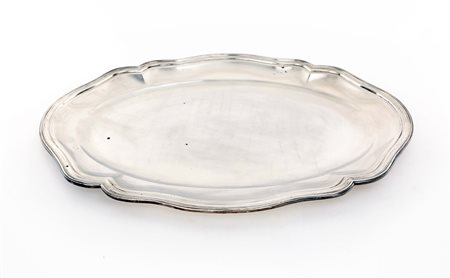  
Piatto da portata in argento 
 cm 46,5x31,5 - gr. 1214