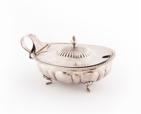  
Formaggera in argento, Angeletti, Roma 
 cm 7x16x10,3 - gr. 276