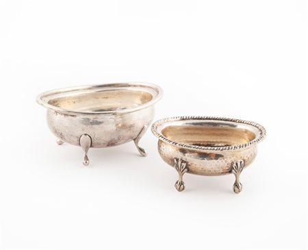  
Due vaschette ovali in argento 
 cm 4,5x9,5x7 e cm 6x12x10 - peso complessivo gr. 244