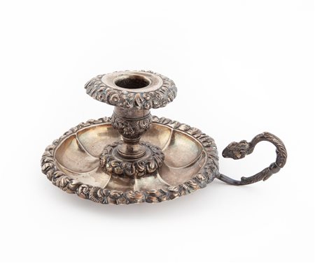  
Bugia in argento, Napoli, XIX secolo 
 cm 8x17x12,5 - gr. 200