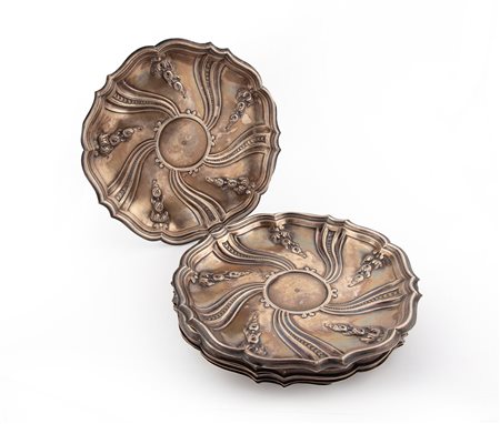  
Sei piatti in argento 
 diametro cm 20,5 - gr. 1426