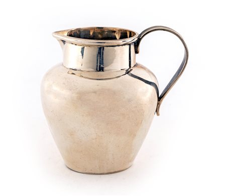  
Piccola cremiera in argento, Londra 1792, argentiere T.P. 
 cm 8,5x9x6,5 - gr. 108