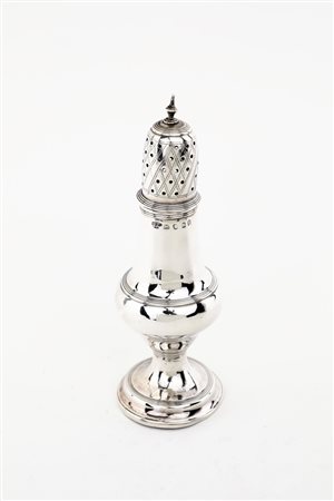  
Caster spargizucchero d'epoca Giorgio III, Londra 1797, argentiere S.A. 
 altezza cm 15,5 - gr. 84
