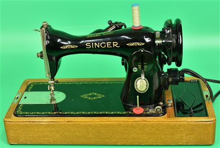 MACCHINA DA CUCIRE SINGER macchina da cucire marca Singer modello no. 15B88,...