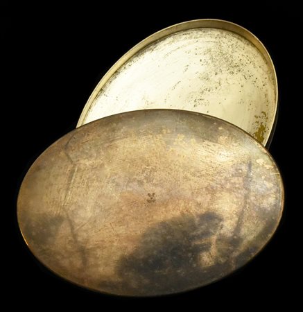 SCATOLA IN ARGENTO di forma ovale cm 8x6x1 g 51