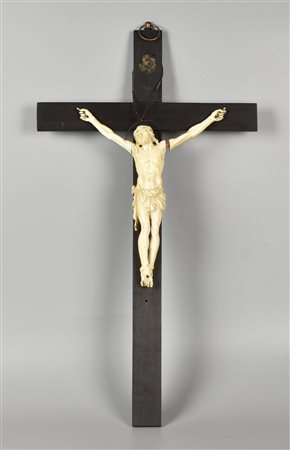 Anonimo del XVIII secolo CROCIFISSO IN AVORIO scultura cm 23x20, misure croce...