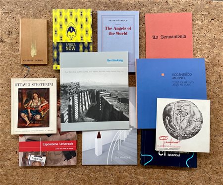 ARTE CONTEMPORANEA - Scatola contenente numerosi cataloghi