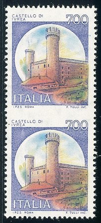 REPUBBLICA - 1980 - 700 lire Ivrea - coppia verticale non dentellata al...