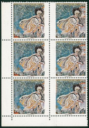 VATICANO - 1990 - 450 lire Caritas - blocco di sei con grande falla di stampa...