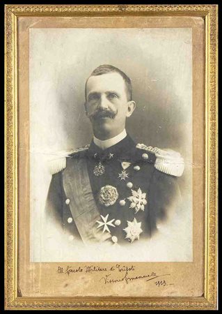ITALIA, Regno
Fotografia di Vittorio Emanuele III al circolo militare di Tripoli, con dedica