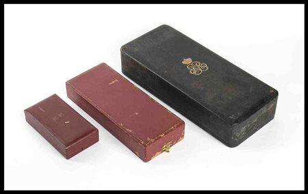 VARI STATI
Lotto di 3 astucci per decorazioni