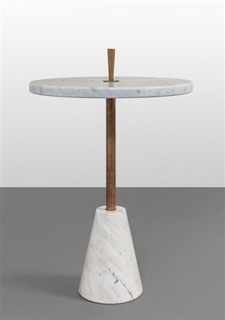 UN TAVOLINO, anni '80. <br>Marmo di Carrara, 