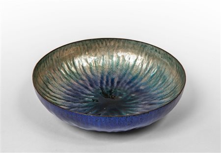 PAOLO DE POLI, anni '60.  <br>Una coppa di rame 