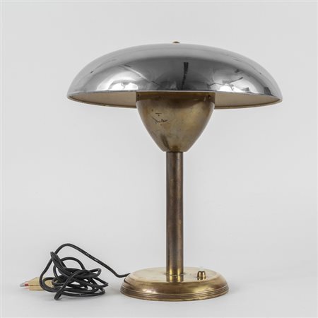 UNA LAMPADA DA TAVOLO, anni '50. <br>Ottone, 
