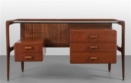 UNA TOILETTE, anni '50. <br>Legno di ciliegio, 