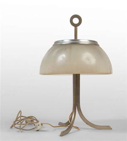 UNA LAMPADA DA TAVOLO, anni '50. <br>Ottone 