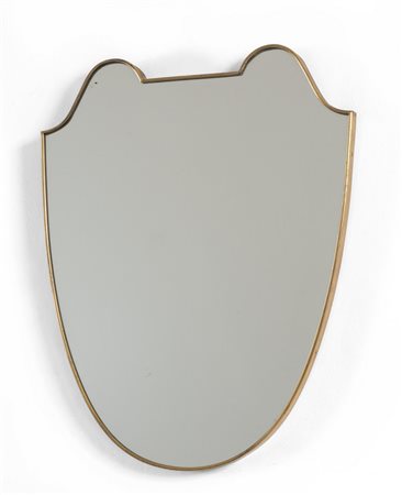 UNO SPECCHIO DA PARETE, anni '50. <br>Ottone, 