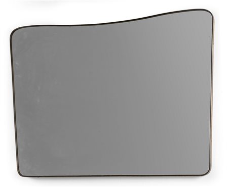  UNO SPECCHIO DA PARETE, anni '50. <br>Ottone, 