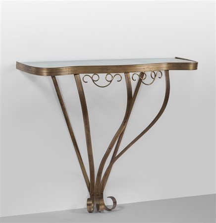 UNA CONSOLE, anni '50. <br>Ottone, cristallo. 