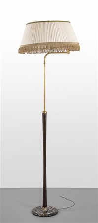 UNA LAMPADA DA TERRA, anni '50. <br>Marmo, legno 