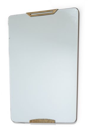 UNO SPECCHIO DA PARETE, anni '50. <br>Ottone, 