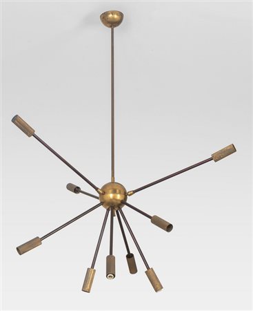 UN LAMPADARIO, anni '50. <br>Ottone naturale e 