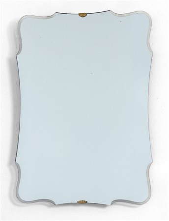 UNO SPECCHIO DA PARETE, anni '50. <br>Ottone, 