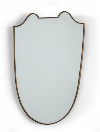  uno specchio da parete, anni '50. <br>Ottone, 