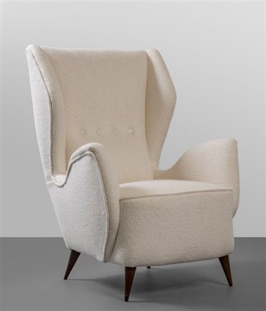 UNA POLTRONA, anni '50. <br>Struttura e gambe in 