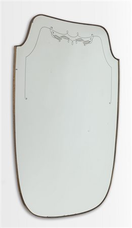 UNO SPECCHIO DA PARETE, anni '50. <br>Ottone, 