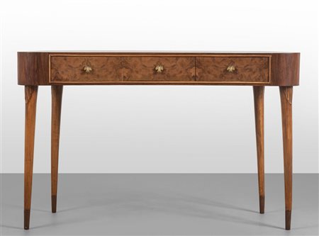 UNA TOILETTE, anni '50. <br>Legno impiallacciato 