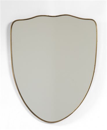 UNO SPECCHIO DA PARETE, anni '50. <br>Ottone, 