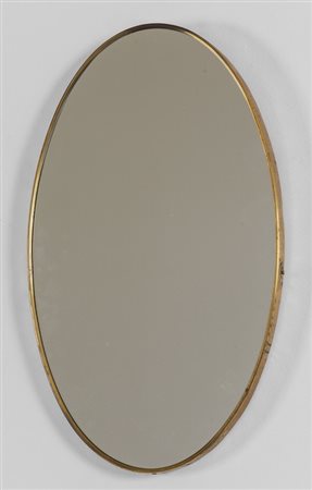 UNO SPECCHIO DA PARETE, anni '50. <br>Ottone, 
