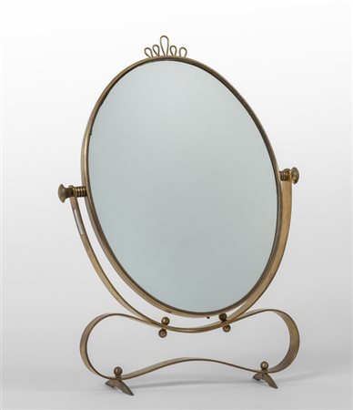 UNO SPECCHIO DA TAVOLO, anni '50.<br>Ottone, 