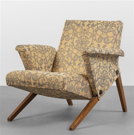 UNA POLTRONA, anni '50. <br>Struttura in legno, 