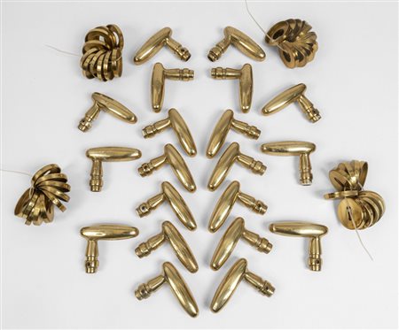 DIECI COPPIE DI MANIGLIE, anni '60. <br>Ottone. 