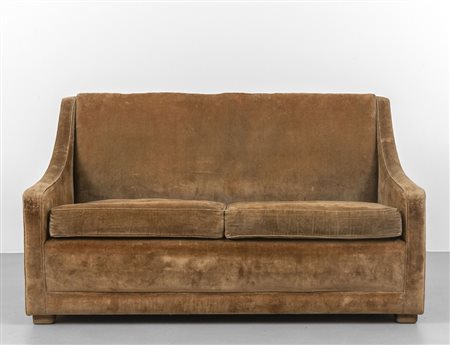 UN DIVANO, circa 1960. <br>Struttura e gambe in 