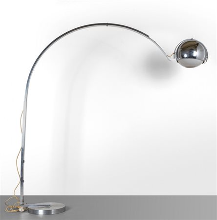 UNA LAMPADA DA TERRA, anni '70. <br>Alluminio 