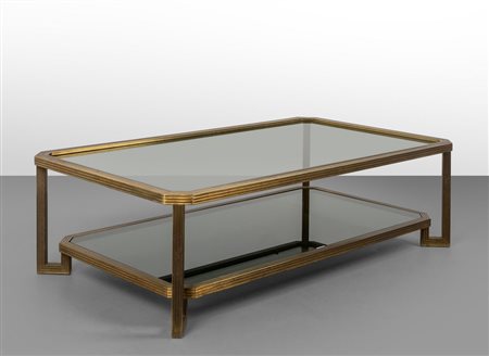 UN TAVOLINO, anni '70. <br>Ottone, cristallo 