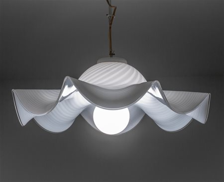 UNA LAMPADA A SOSPENSIONE, anni '70. <br>Acciaio 