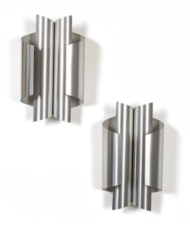 DUE LAMPADE DA PARETE, anni '70. <br>Lamierino di 